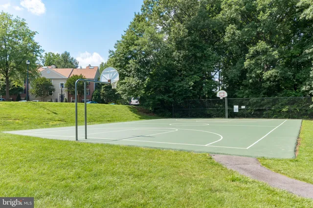 a view of a tennis court