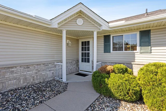 $419,900 | 745 Sterling Court, Mahtomedi, MN 55115