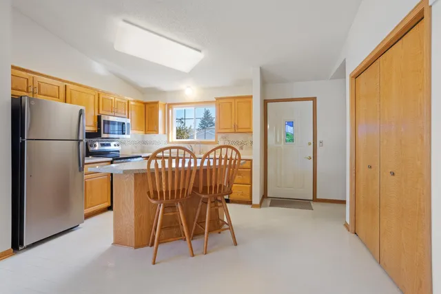 $419,900 | 745 Sterling Court, Mahtomedi, MN 55115