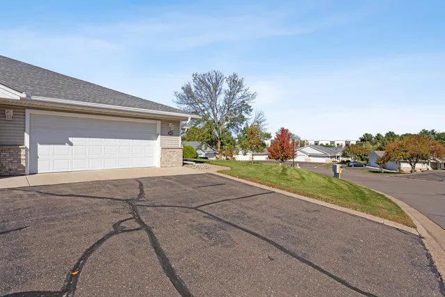 $419,900 | 745 Sterling Court, Mahtomedi, MN 55115