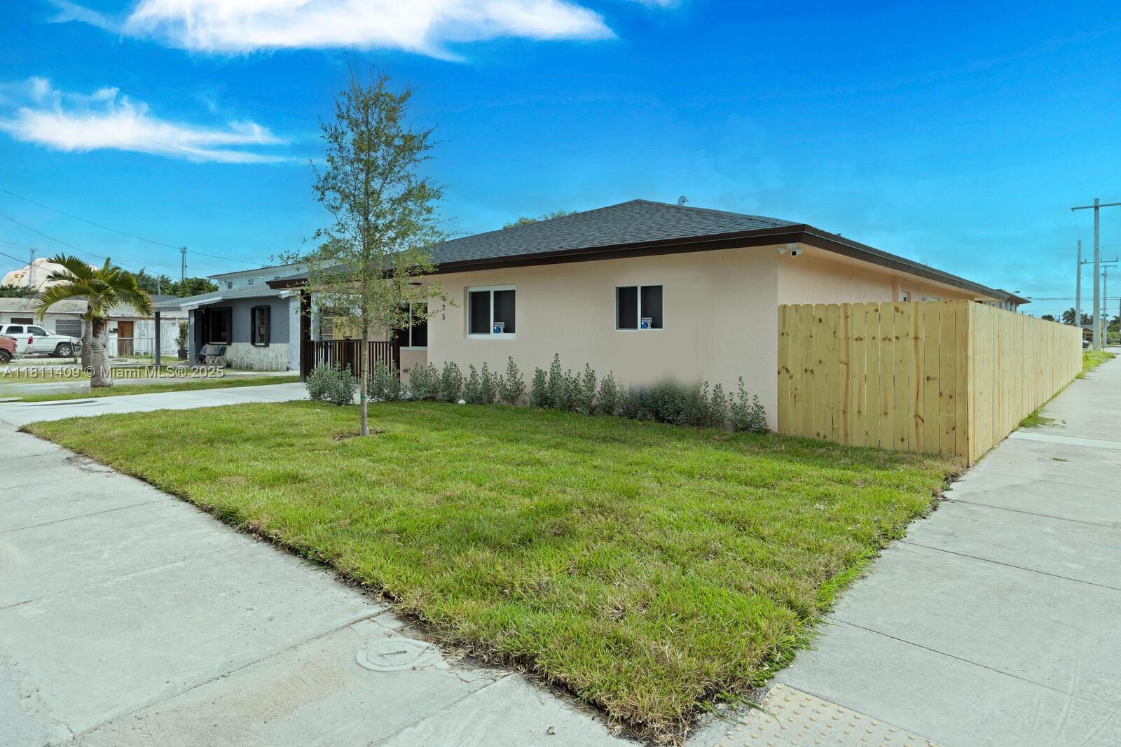 625 Southwest 6th Street Homestead, FL 33030 - Photo 3 of 22 Gallery Image 3