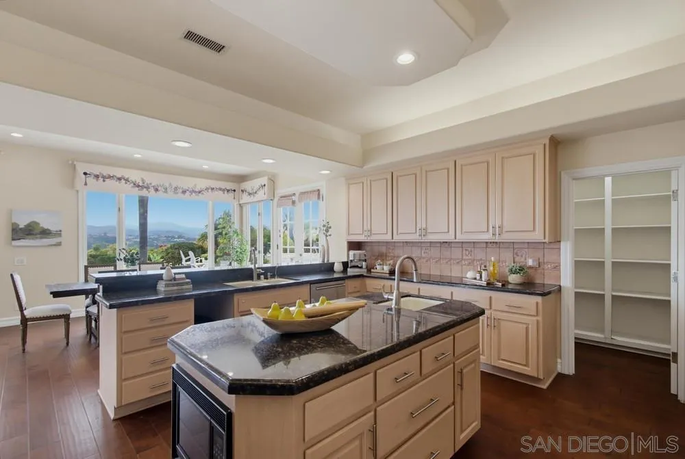 18103 Via Ascenso Rancho Santa Fe, CA 92067 - Photo 15 of 71