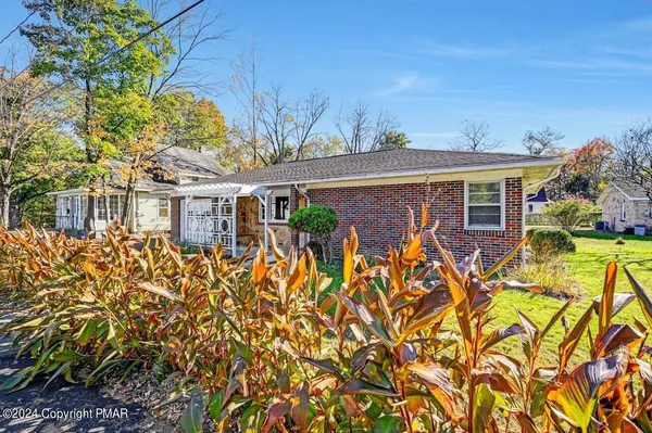 $1,850 | 819 Fairview Avenue, Stroudsburg, PA 18360