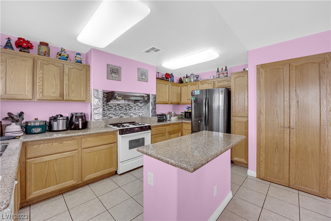 7256 Larix Road Las Vegas, NV 89113 - Photo 8 of 33
