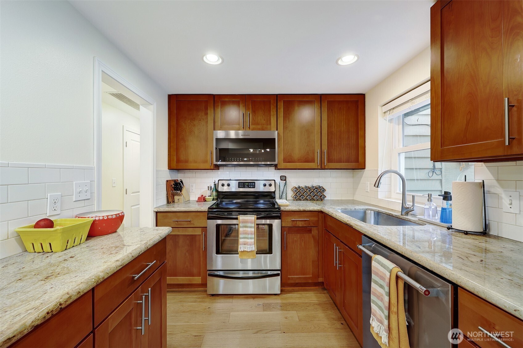 2811 Northwest 62nd Street Seattle, WA 98107 - Photo 15 of 35