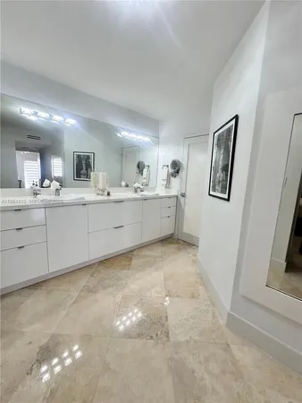$3,850 | 9225 Collins Avenue, Unit 1111, Surfside, FL 33154