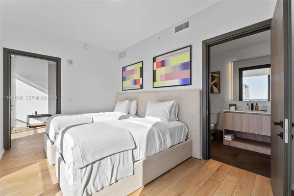 $7,100 | 398 Northeast 5th Street, Unit 3218, Miami, FL 33132