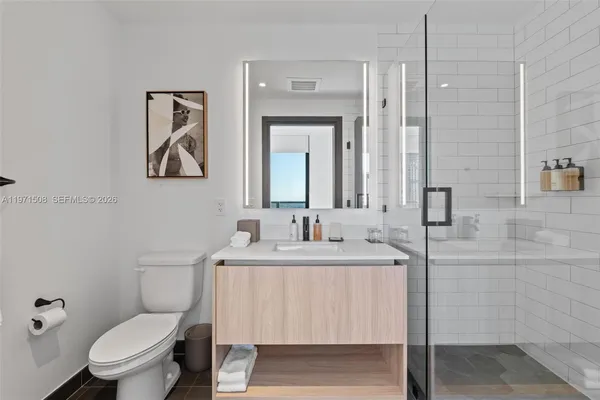 $7,100 | 398 Northeast 5th Street, Unit 3218, Miami, FL 33132