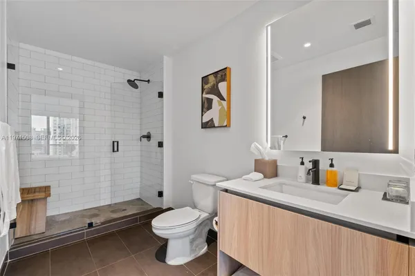$7,100 | 398 Northeast 5th Street, Unit 3218, Miami, FL 33132