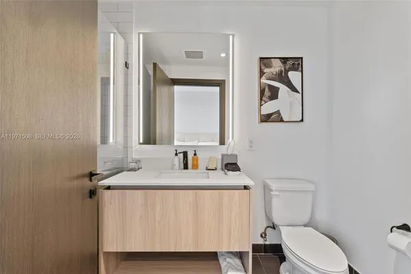 $7,100 | 398 Northeast 5th Street, Unit 3218, Miami, FL 33132