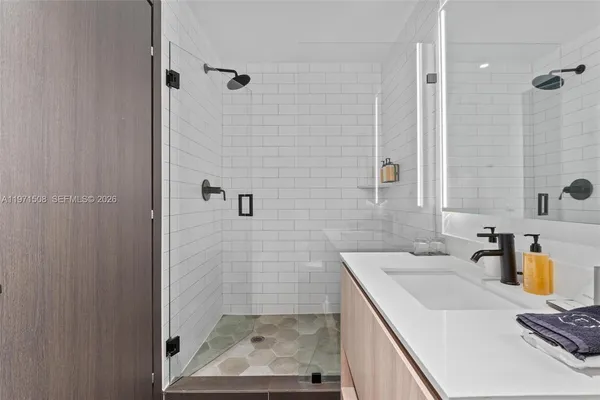 $7,100 | 398 Northeast 5th Street, Unit 3218, Miami, FL 33132