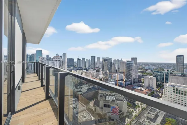 $7,100 | 398 Northeast 5th Street, Unit 3218, Miami, FL 33132