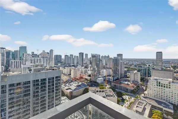 $7,100 | 398 Northeast 5th Street, Unit 3218, Miami, FL 33132