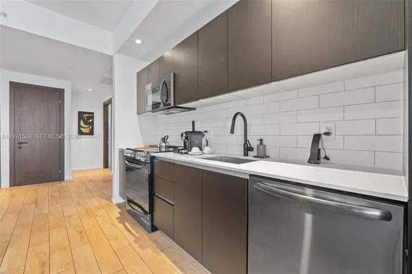$7,100 | 398 Northeast 5th Street, Unit 3218, Miami, FL 33132