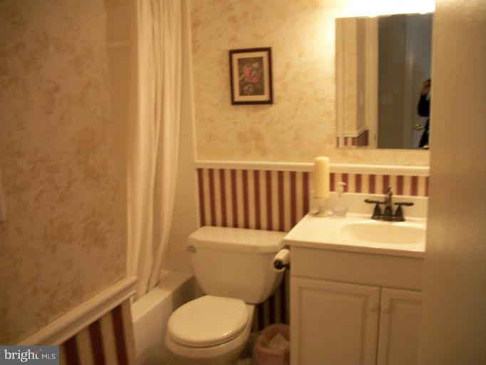 20008 Westerly Avenue Poolesville, MD 20837 - Photo 17 of 19 Bath