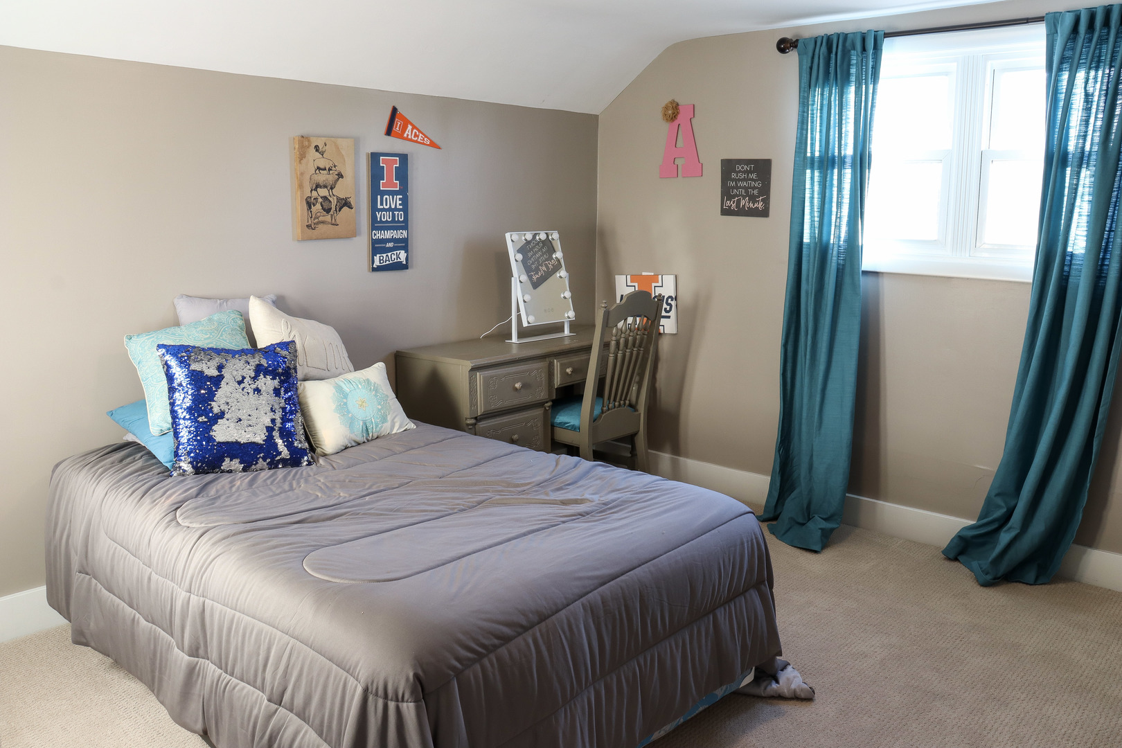 102 South Jackson Street Morrison, IL 61270 - Photo 21 of 29 a bedroom with a bed and wooden floor