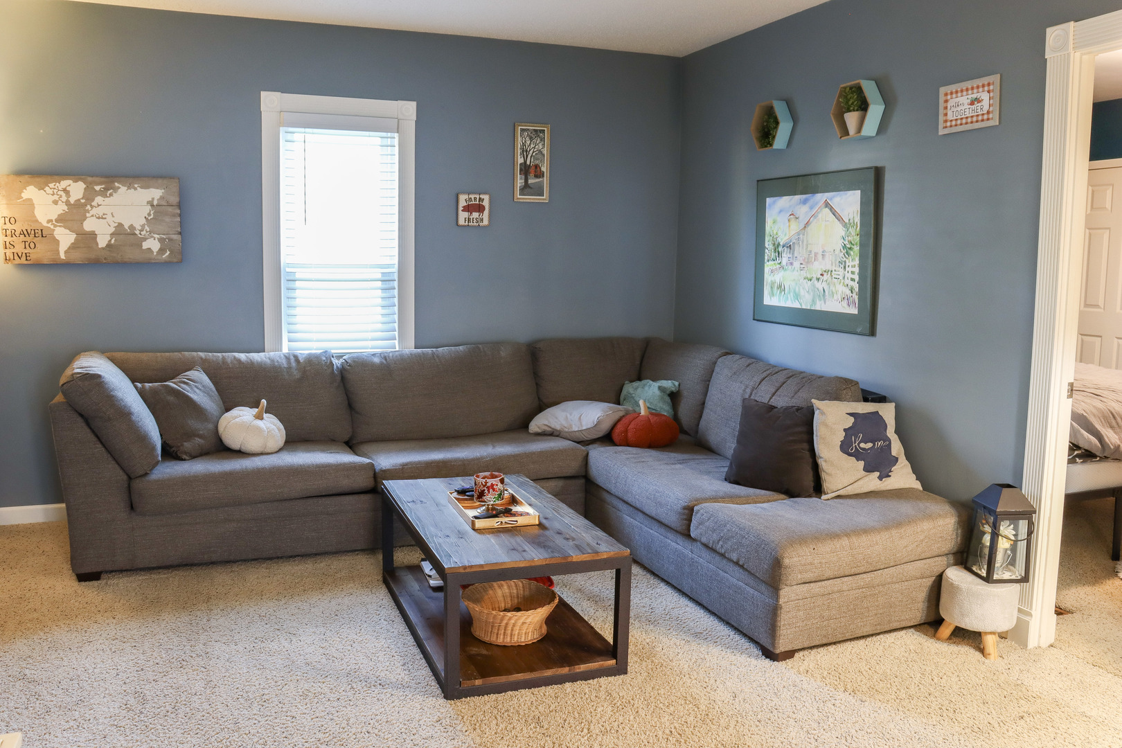 102 South Jackson Street Morrison, IL 61270 - Photo 5 of 29 a living room with furniture and a window