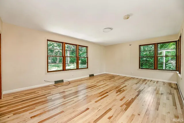 $305,900 | 10461 Glenwood Avenue, Osceola, IN 46561