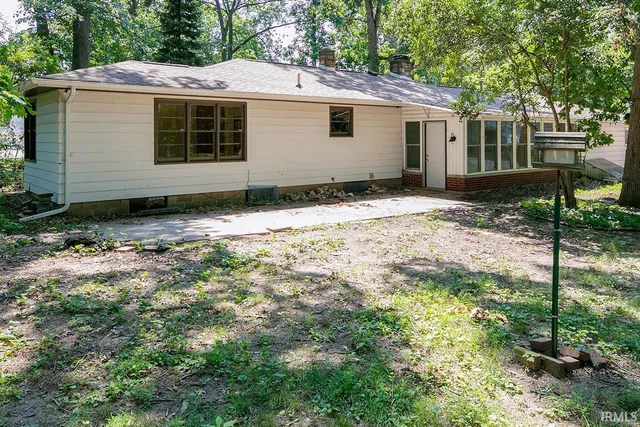 $305,900 | 10461 Glenwood Avenue, Osceola, IN 46561