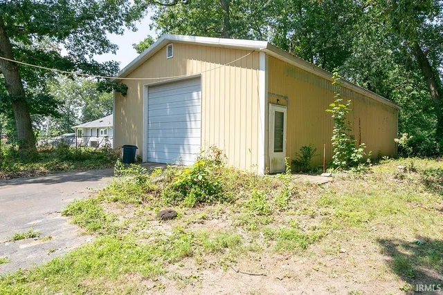 $305,900 | 10461 Glenwood Avenue, Osceola, IN 46561