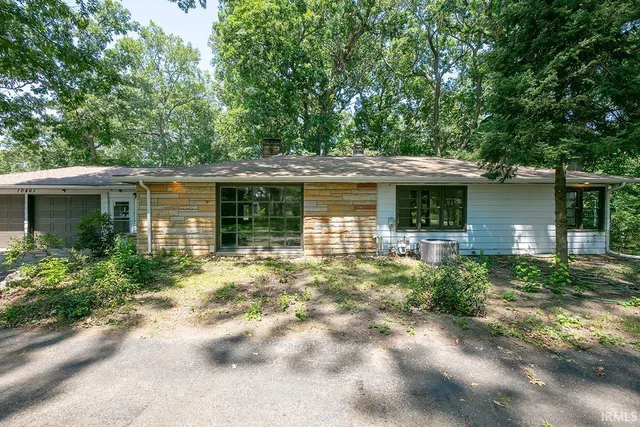 $305,900 | 10461 Glenwood Avenue, Osceola, IN 46561