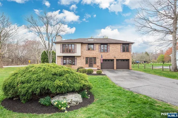 $625,000 | 1 Old Timber Court, Roxbury Township, NJ 07847