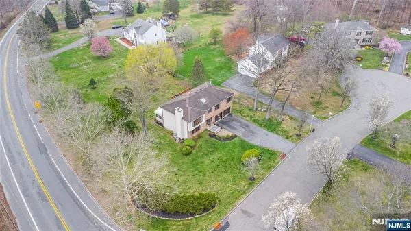 $625,000 | 1 Old Timber Court, Roxbury Township, NJ 07847