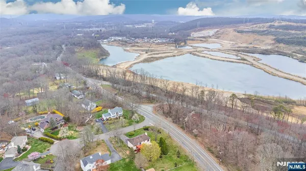 $625,000 | 1 Old Timber Court, Roxbury Township, NJ 07847