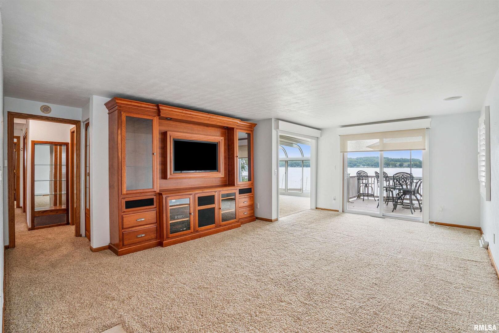 22799 Great River Road Le Claire, IA 52753 - Photo 11 of 40