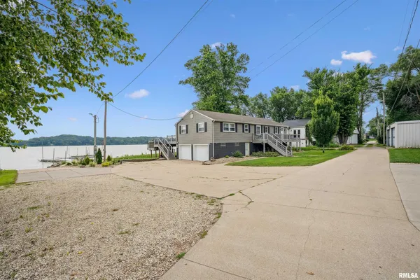 $449,000 | 22799 Great River Road, Le Claire, IA 52753