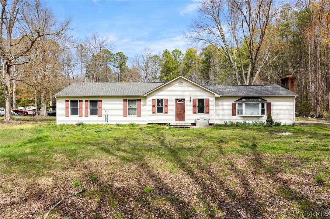 8442 Wheeling Road Mechanicsville, VA 23116 - Photo 1 of 23 a front view of a house with a garden