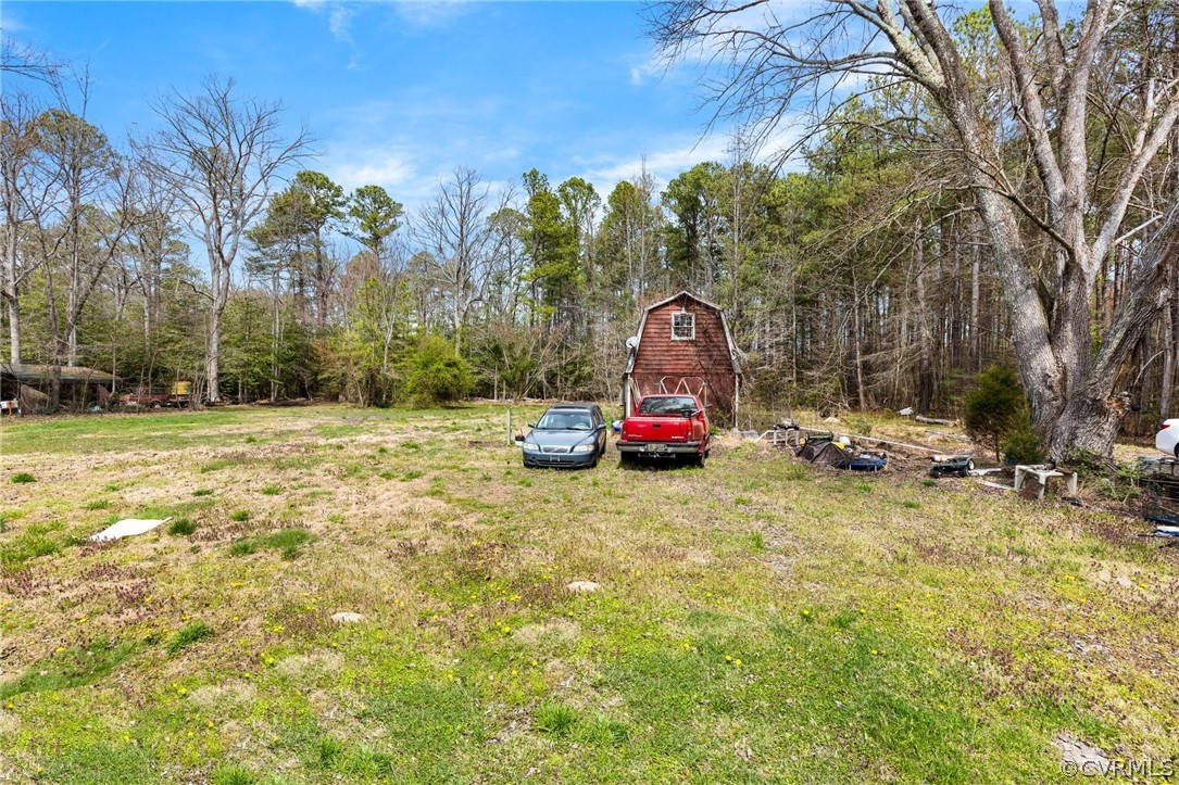 8442 Wheeling Road Mechanicsville, VA 23116 - Photo 18 of 23 a backyard of a house with table and chairs