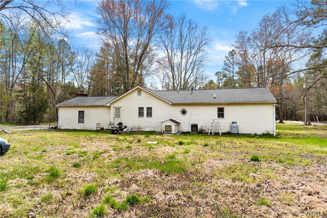 8442 Wheeling Road Mechanicsville, VA 23116 - Photo 20 of 23 a front view of house with yard and trees