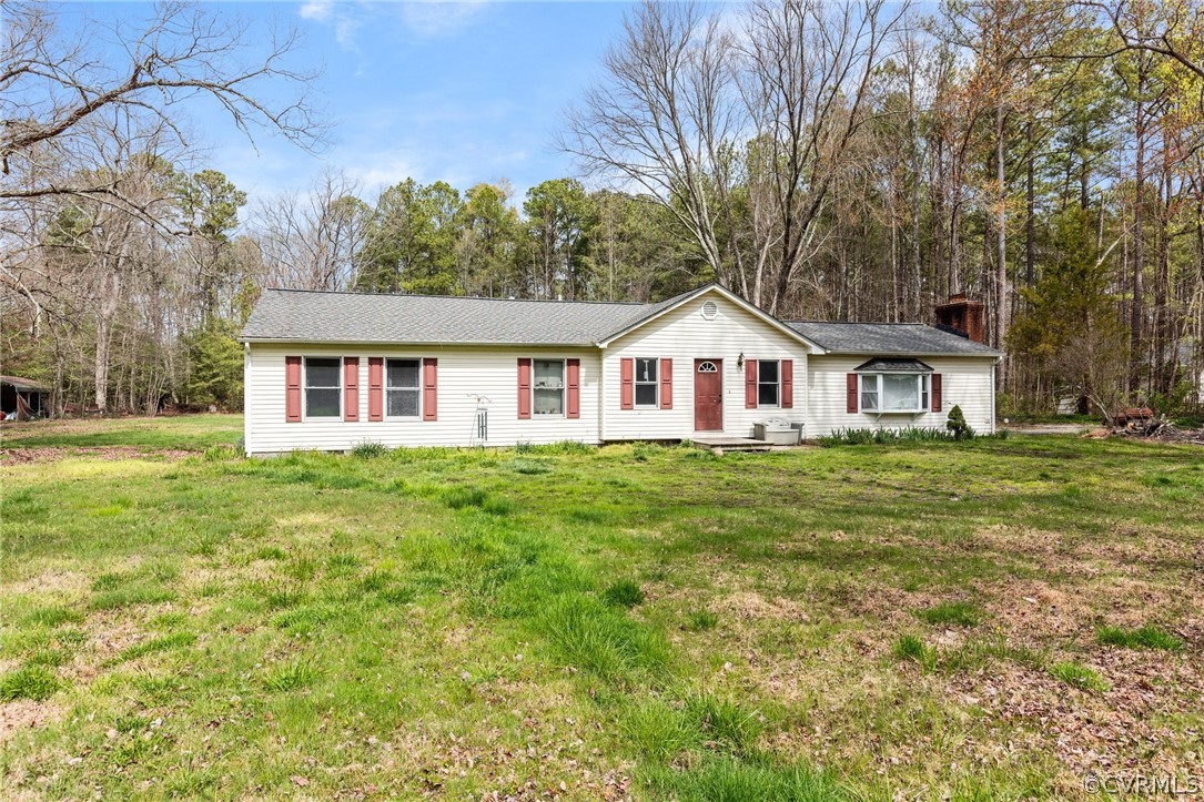 8442 Wheeling Road Mechanicsville, VA 23116 - Photo 2 of 23 a front view of a house with a garden