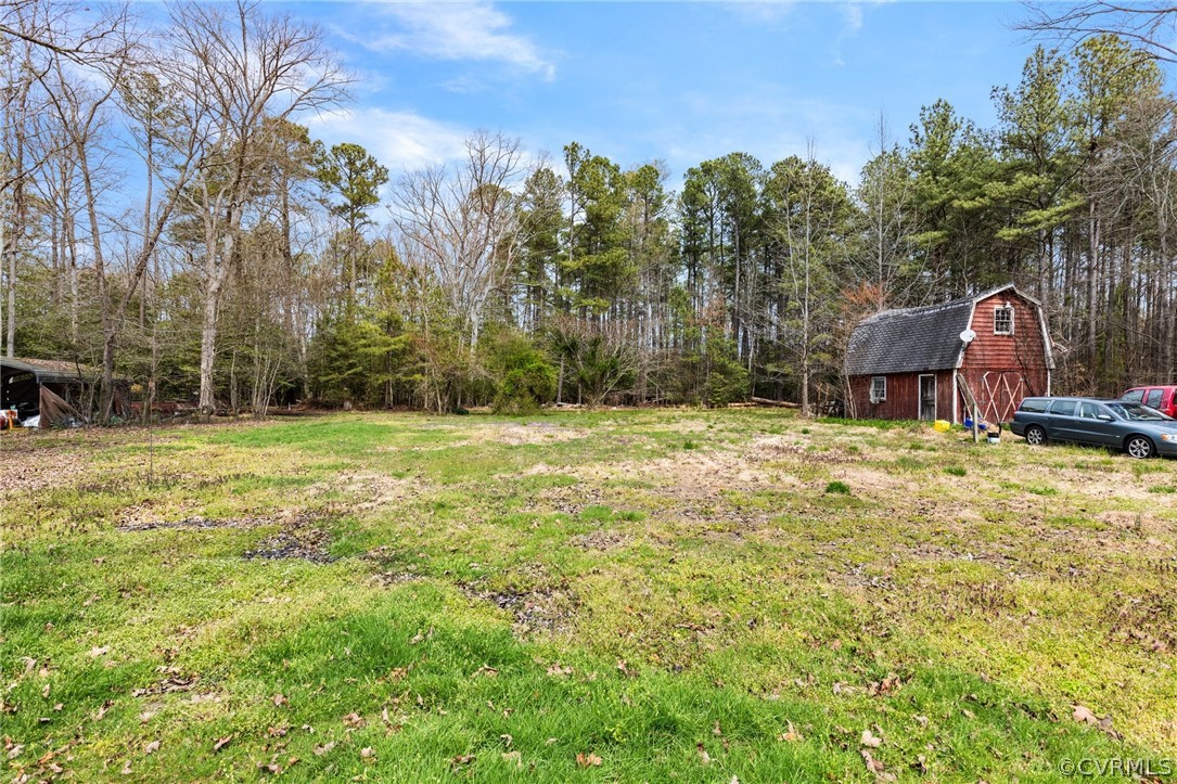 8442 Wheeling Road Mechanicsville, VA 23116 - Photo 21 of 23 a backyard of a house with lots of green space
