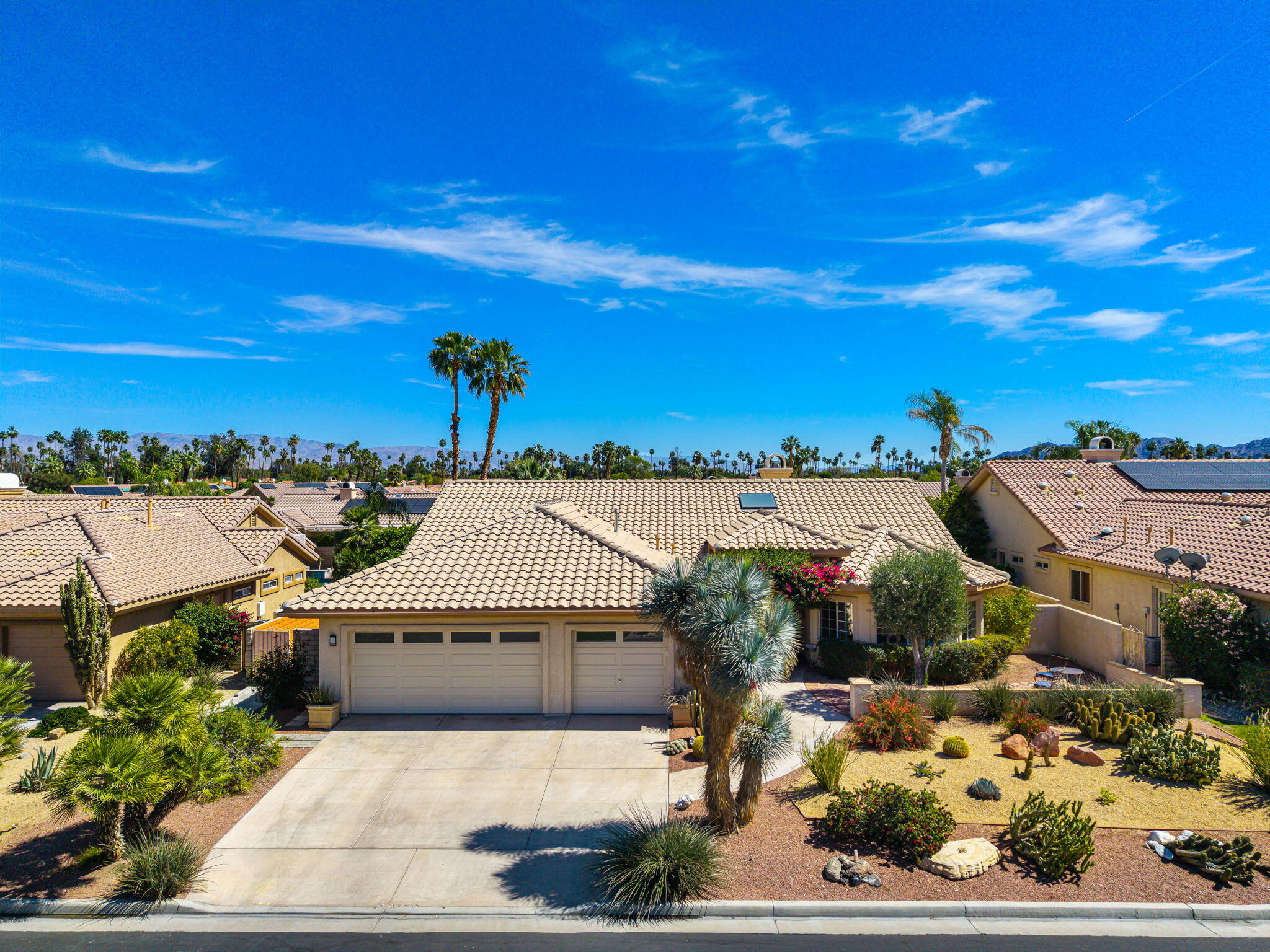 9 White Sun Way Rancho Mirage, CA 92270 - Photo 2 of 54 1-web-or-mls-JKWhite_OPMG_0326_001