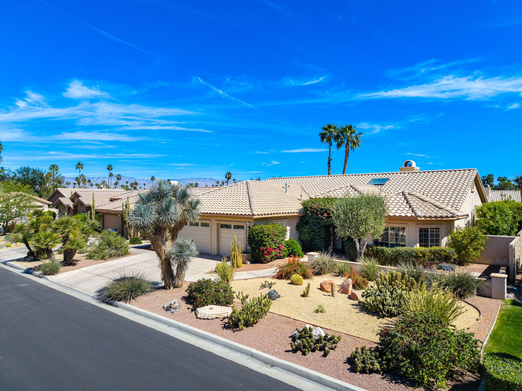 9 White Sun Way Rancho Mirage, CA 92270 - Photo 3 of 54 2-web-or-mls-JKWhite_OPMG_0326_002