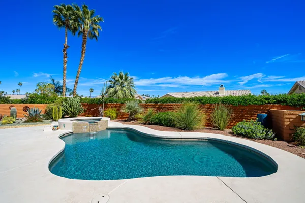 $995,000 | 9 White Sun Way, Rancho Mirage, CA 92270