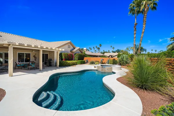$995,000 | 9 White Sun Way, Rancho Mirage, CA 92270