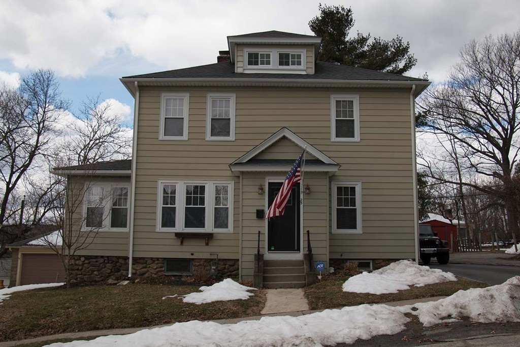 25 Havelock Road Worcester, MA 01602 - Photo 3 of 28 a front view of a house with a tree
