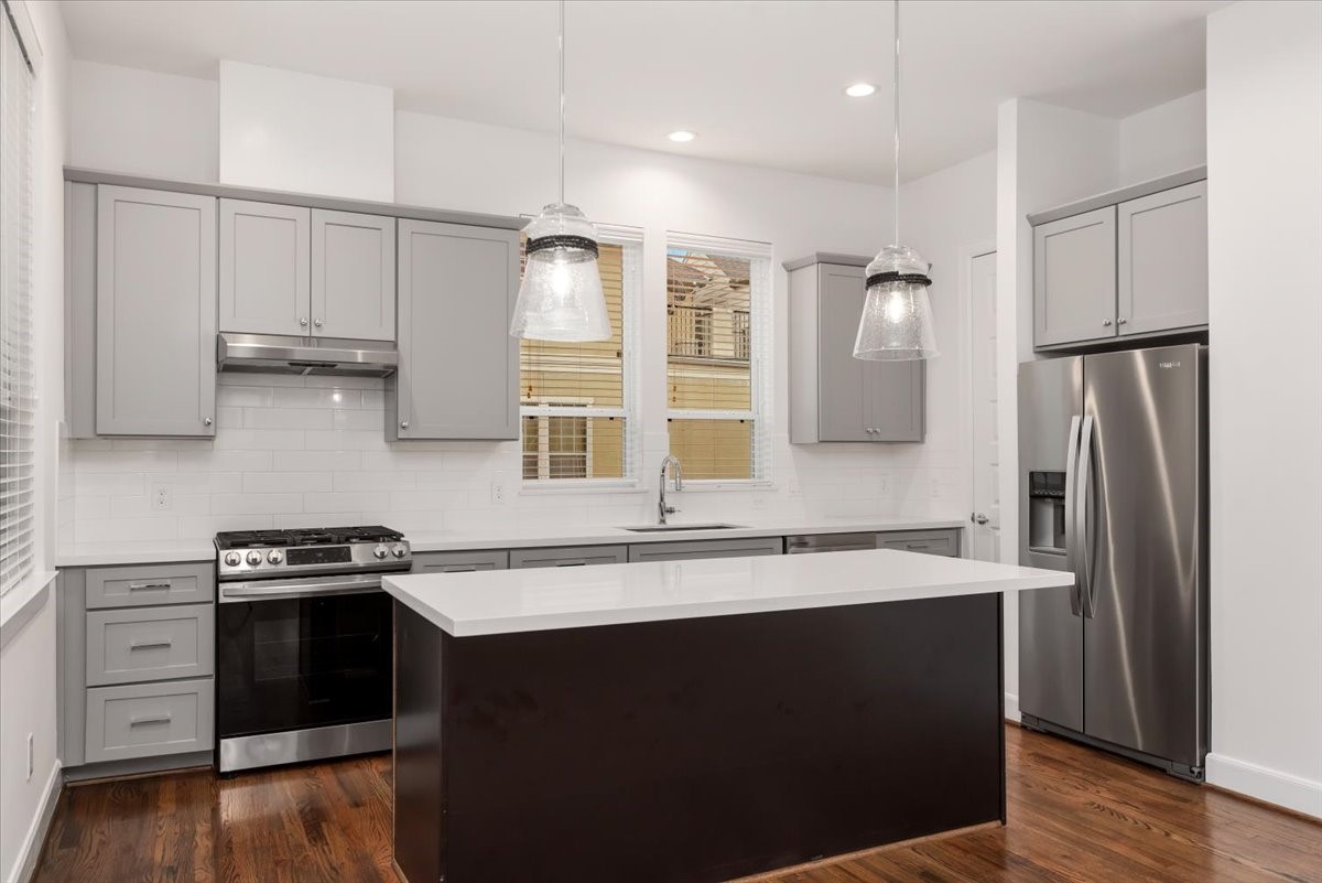 2777 Clinton Drive Houston, TX 77020 - Photo 12 of 37