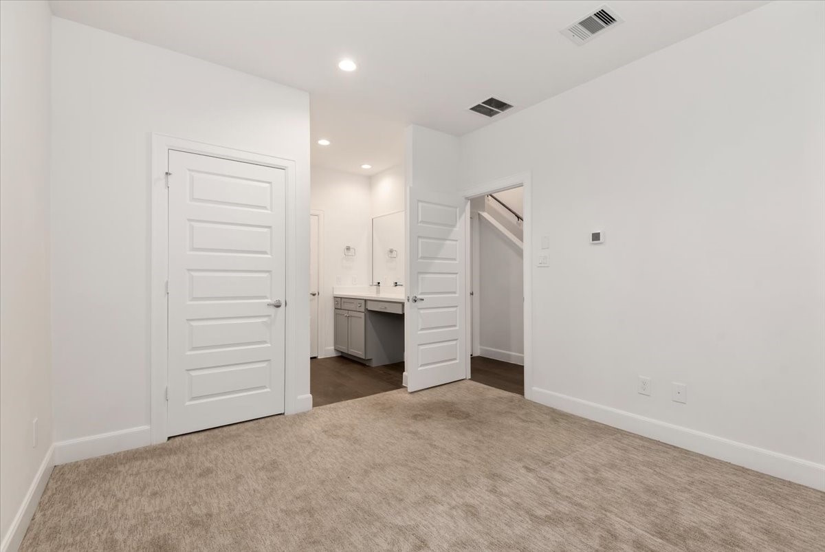 2777 Clinton Drive Houston, TX 77020 - Photo 8 of 37 1st Floor can be converted to AirBNB Suite
