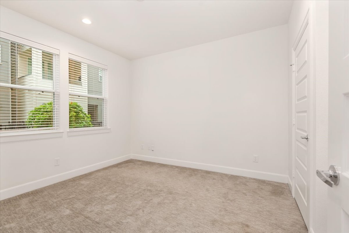 2777 Clinton Drive Houston, TX 77020 - Photo 9 of 37