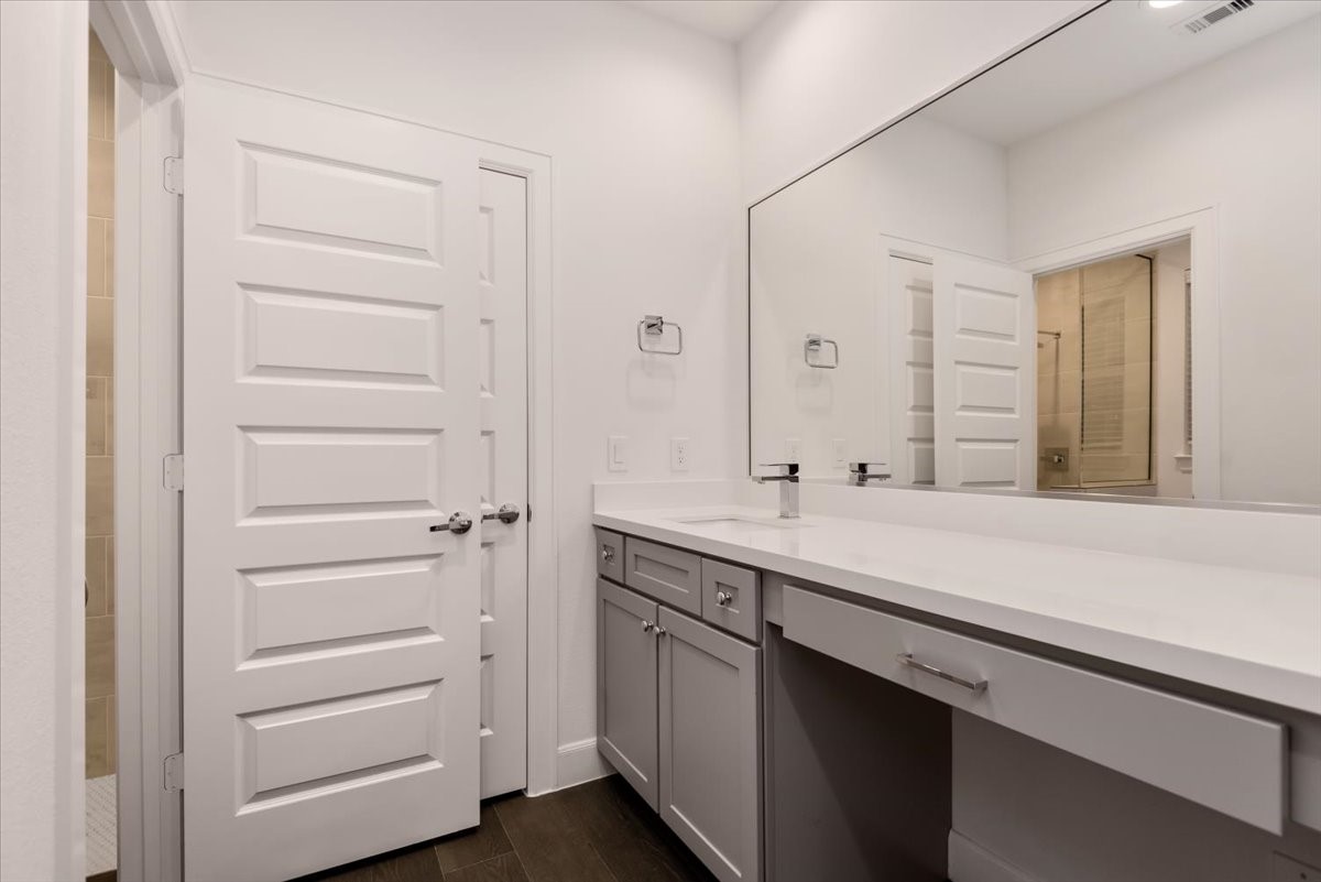 2777 Clinton Drive Houston, TX 77020 - Photo 10 of 37