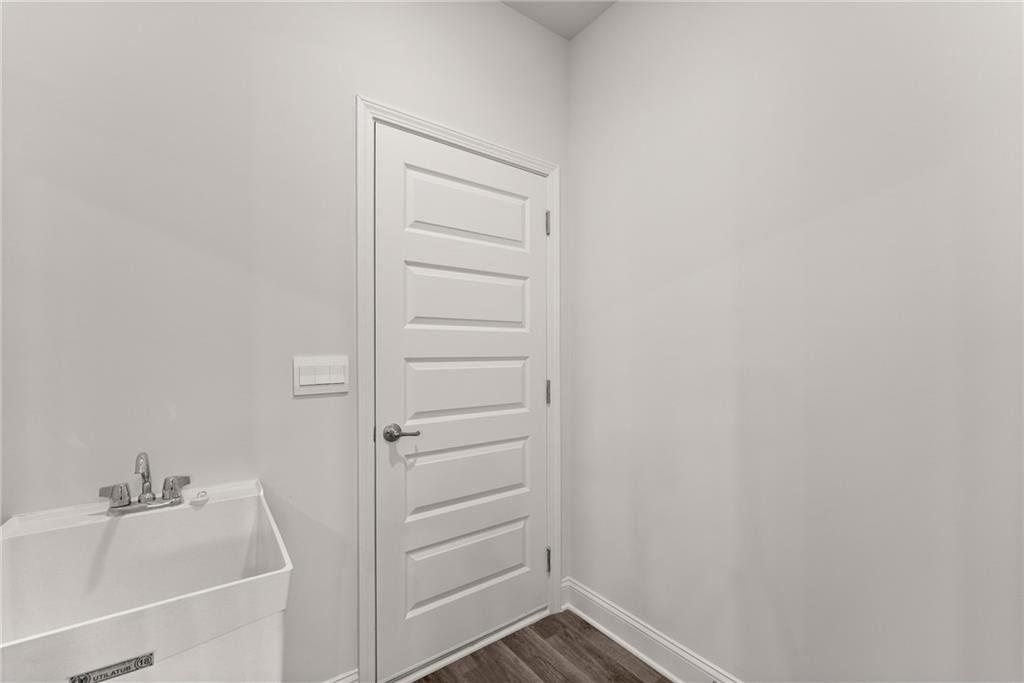 484 Magnolia Grove Place Cornelia, GA 30531 - Photo 16 of 35 a bathroom with a bathtub