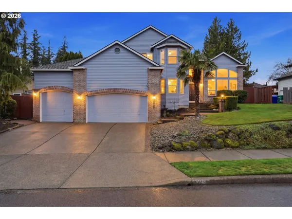 $785,000 | 14351 Southeast Crestview Drive, Clackamas, OR 97015