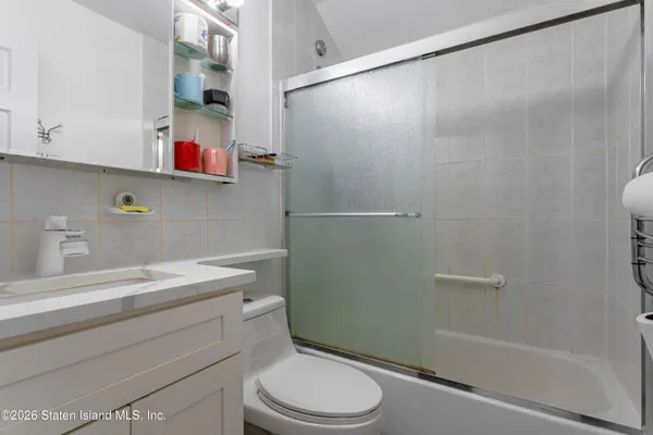$688,000 | 69 Alex Circle | South Beach