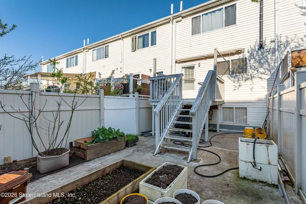 $688,000 | 69 Alex Circle | South Beach