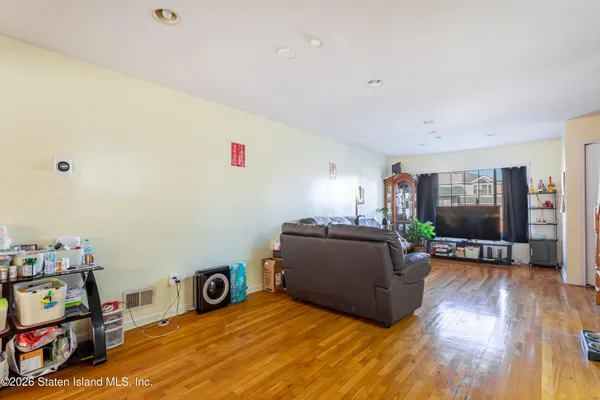 $688,000 | 69 Alex Circle | South Beach