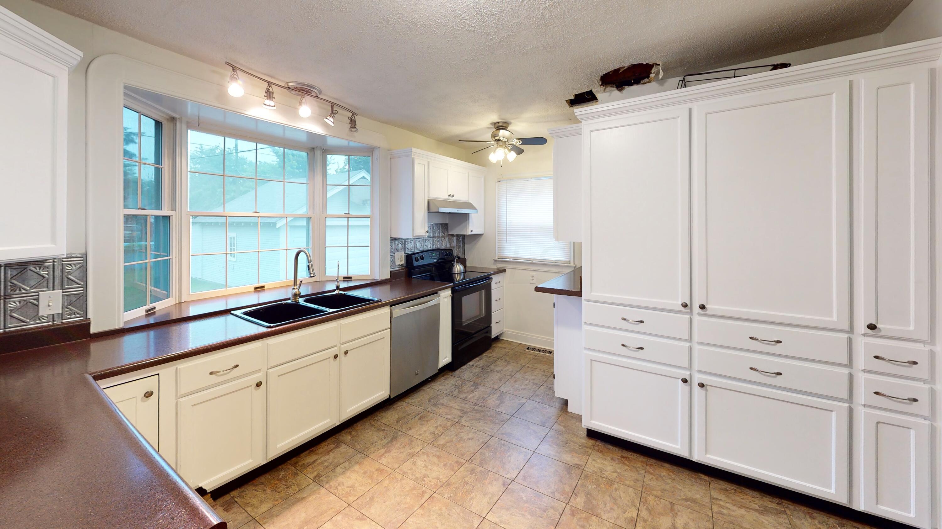 220 Jefferson Road Newark, OH 43055 - Photo 10 of 37 220-Jefferson-Rd-Kitchen
